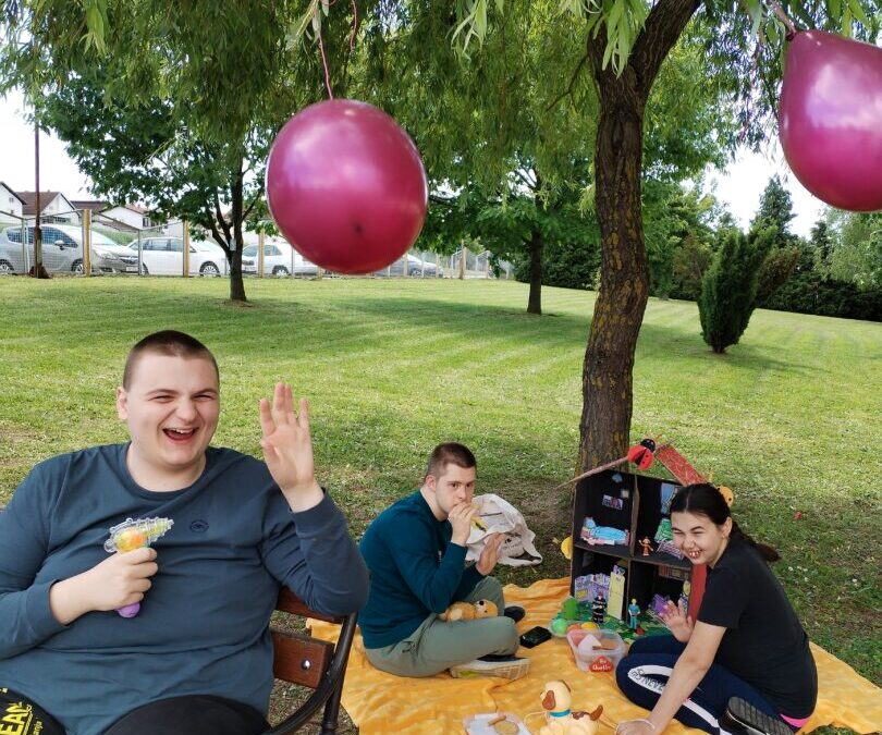 MEĐUNARODNI DAN OBITELJI – piknik u školskom dvorištu