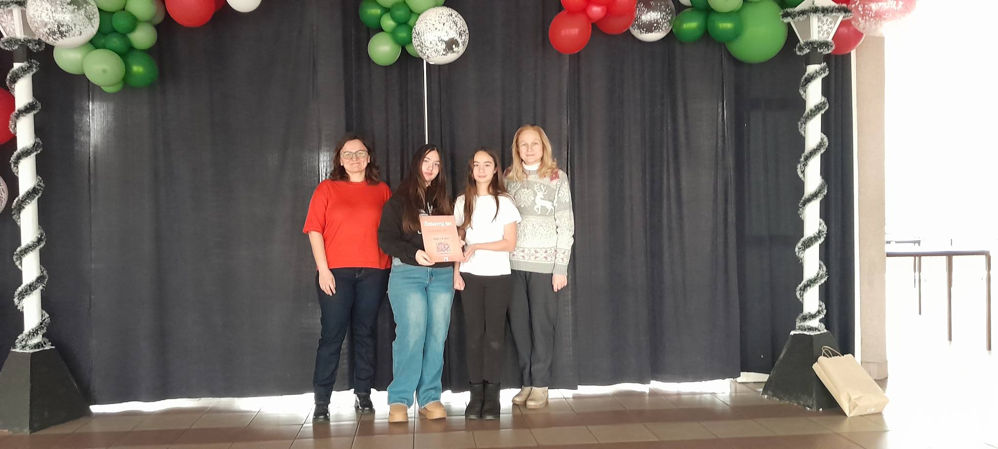 FOTOGRAFIJA 3_ Psycholočička Ana Kuric_Zoja Ličinić_Lucija Ličinić a učitelka Ana Marošević